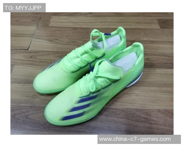 探索adidas碎钉足球鞋的独特设计与卓越性能助力你的足球之路 探索adidas碎钉足球鞋的独特设计与卓越性能助力你的足球之路